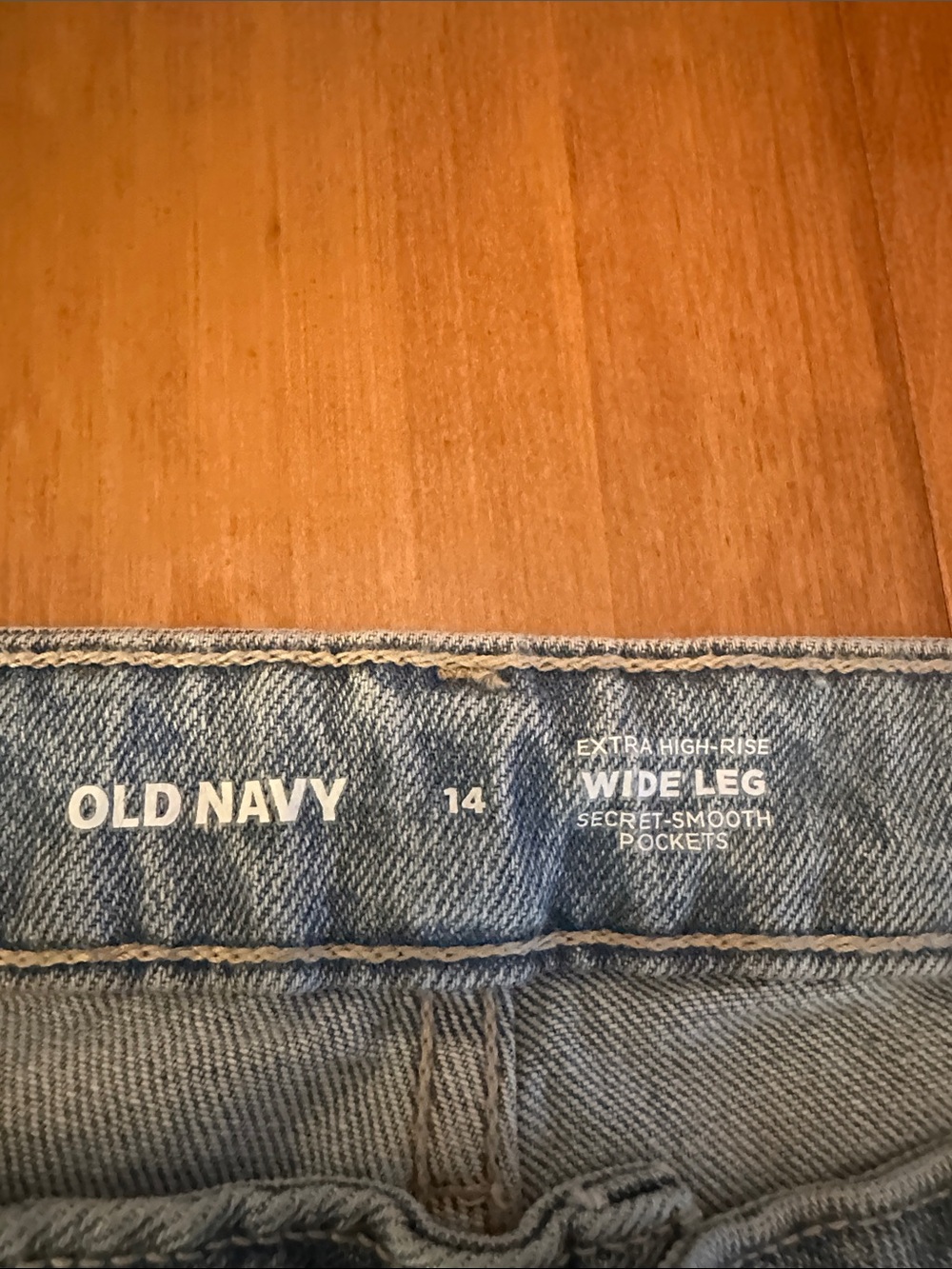 Old Navy Light Wash Wide-Leg Women's Jeans - Picture 5 of 7